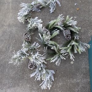 Frosted Pinecone Holiday Garland